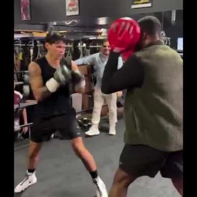 Speed match between light heavyweight (Benavidez) vs super lightweight (Garcia)