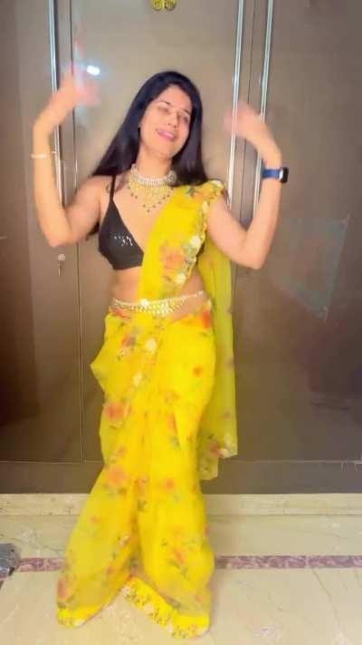 Kavita Dhaka (spellbound_kavi) 