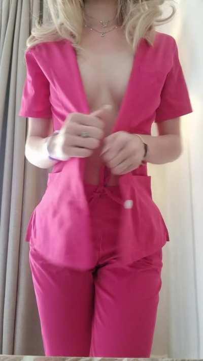 This sexy Nurse needs some Vitamine D 😛😈