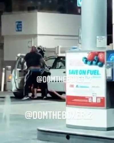 Good samaritan comes to aid of a man being assaulted by three women