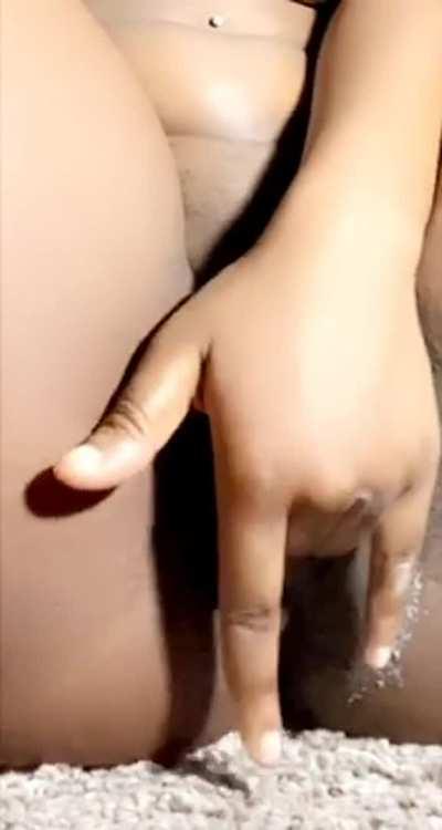 My pussy gets so wet and creamy 😩