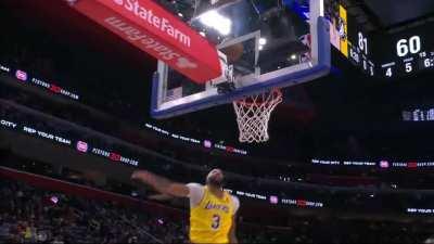 [Highlight] LeBron gets a tech for flopping