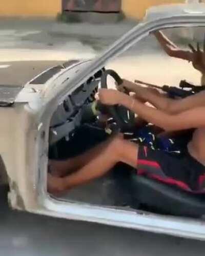 Mad Max: Complexo do Alemão!