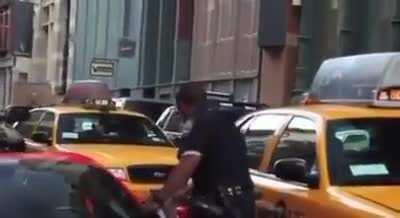 Dude runs over policeman's foot while trying to escape to avoid the ticket, like if he can't afford to pay it