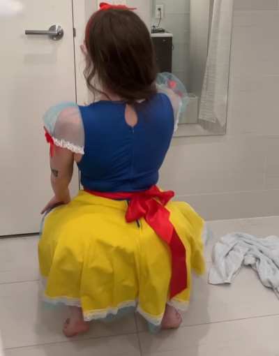 Snow White [Snow White and the Seven Dwarves] (Caitbabyxo)