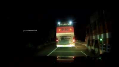 Tailgating can be dangerous: Bengaluru - Hyderabad Highway !