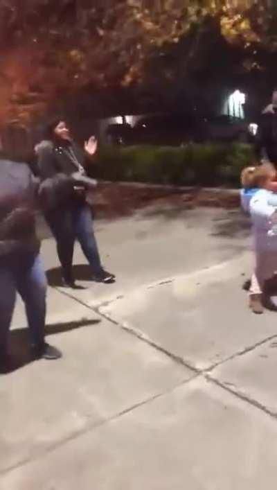 The way she moved away from the crowd when they tried to gather around her. Pure queen.👑