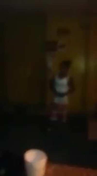 Olha o tapa da boneca kk