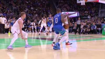 [Highlight] Lillard hits the step-back three to end the half and is now 4/4 from distance!