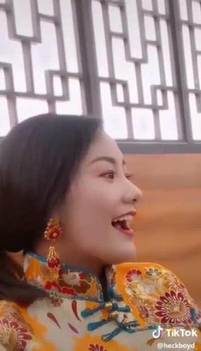 Amazing Tibetan throat singer
