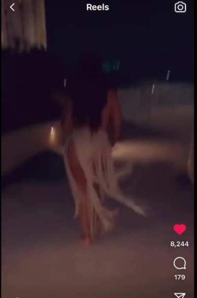 Damn she thicc af🍑