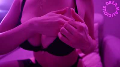 Big slutty boobs reveal 💜