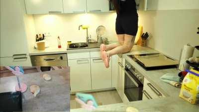 Bisscute Showing Off