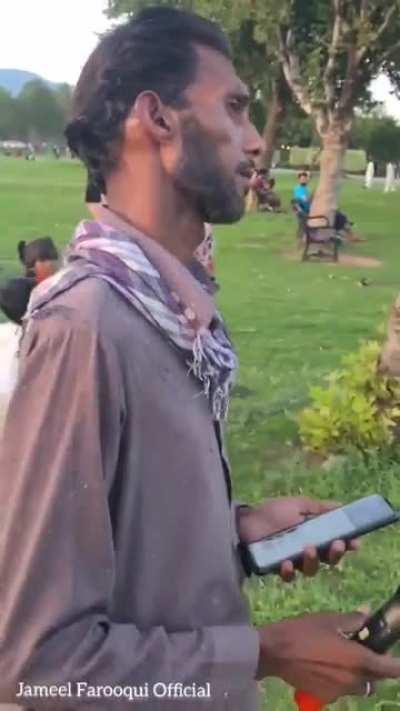 The voice of Haq Nawaz, who Sings at F-9 Park in Islamabad, is no less than 