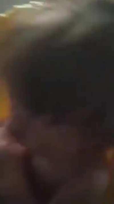 Afrinde Ösocular bebeği dövüyor