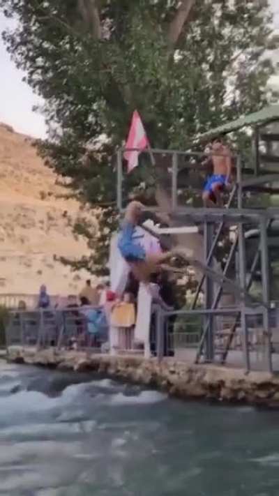 [LFO] man bend knee backwards while trying to jump into pool