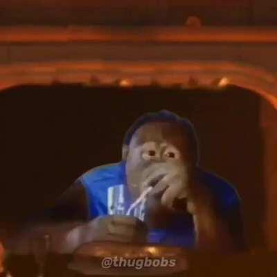 Minha família me vendo eu comendo