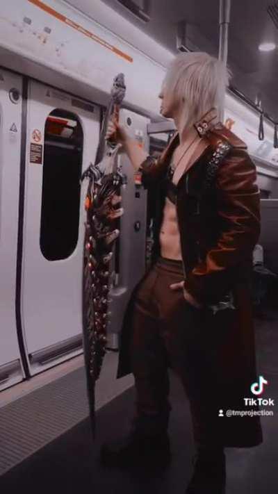 I'll just leave this here (TMProjection cosplay self)