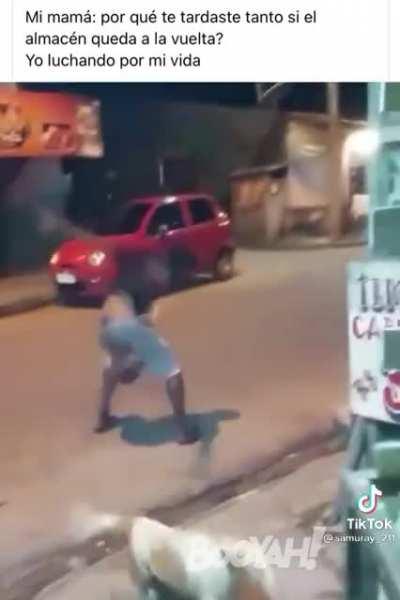 Cuando vas a comprar y te vienen los perros