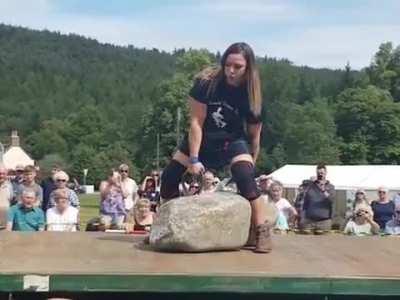 Leigh Holland-Keen lifting the 733-pound Dinnie Stones