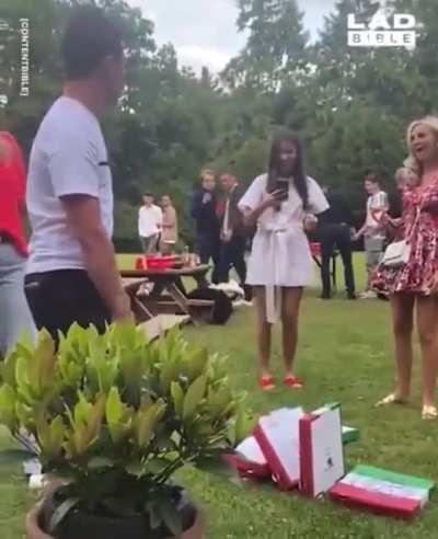 I guess the guy doesn't like pizza?