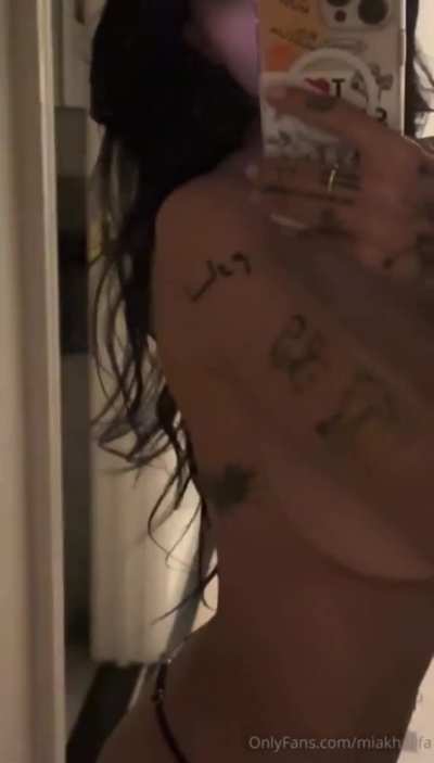 Mk’s beautiful mirror selfie feet/soles tease