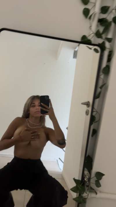 a good slut love shaking her tits