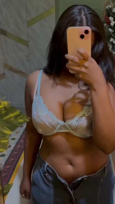 I’m a sexy girl with a thick body, here to make you cum… sexting available (f)