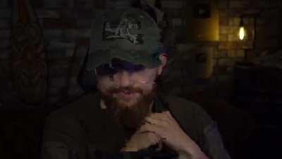 Fritz schildert die Situation mit Andreas Kieling und Affe auf Bike