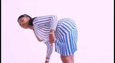 THAT JIGGLE 😈💦THAT ASS 💦MOMMY MEG KNOWS HOW TO PLEASE US😈😈🥵🥵🥵