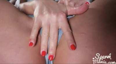 Alexis loves jilling in cum-soaked panties