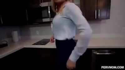 Dana Dearmond - Massive Loads Of Cum [PervMom]