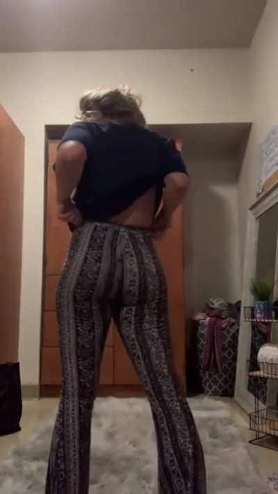 I wanna rip a hole in her pants so bad...