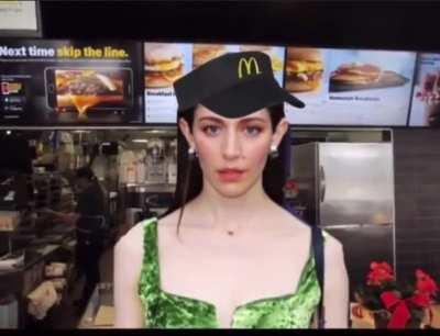 she’s serving omg ❤️