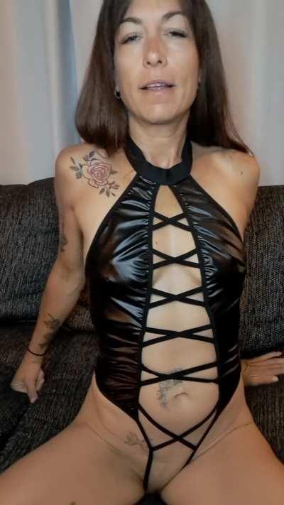 Violet Naughty (@violetnaughtyy) [OnlyFans]