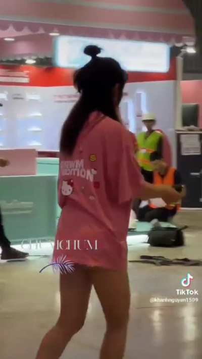 송지효 in Vietnam for Beauty Summit 2025 earlier today~