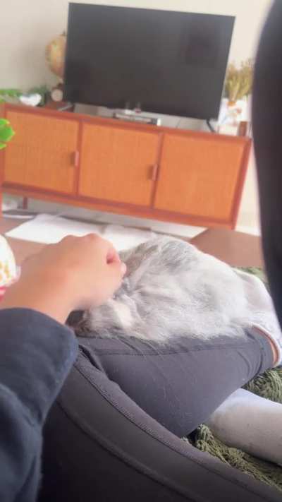 I can’t believe how lucky I am to have such a cuddly little baby 😩🫶🫵🏼