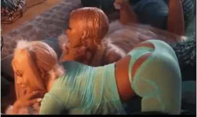 That ass from Saweetie is so plump and delicious, also Doja Cat next to her.