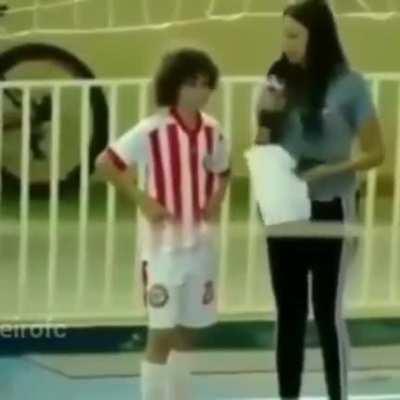 fica aqui a indignação