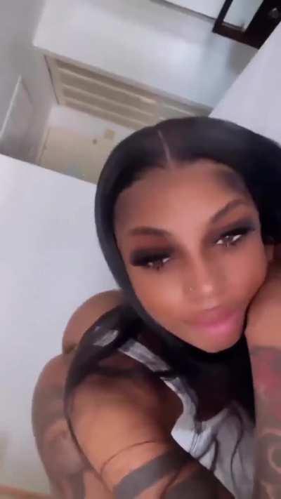 She throwing that mf back 😮‍💨