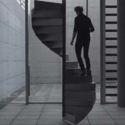 Spinning spiral staircase