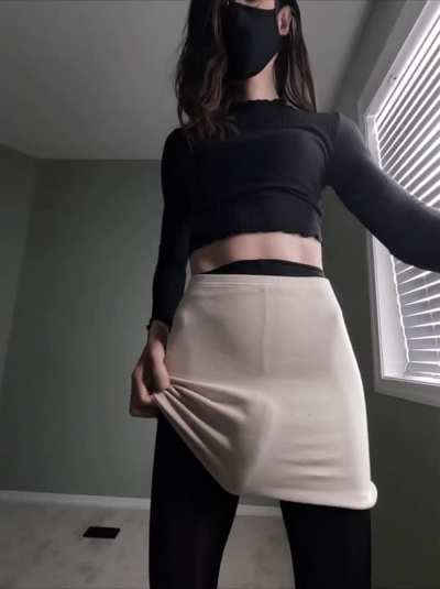 Pull my skirt up 😉