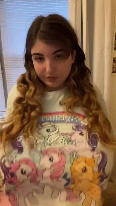 baggy shirts hide the most 😳💕