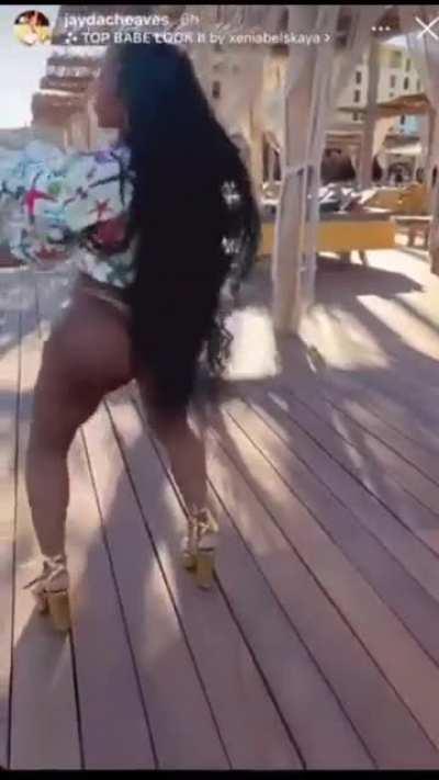 Twerking In Bikini in heels Loop Video