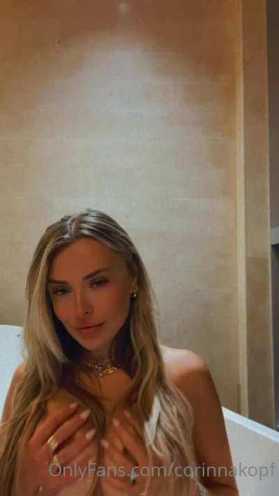 C0rrina k0pf Her perfect body new content - F0ld3r B3l0w