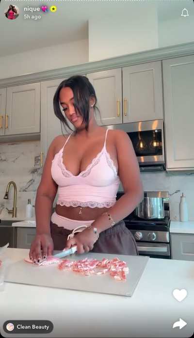 Niquee boob jiggle 🔥