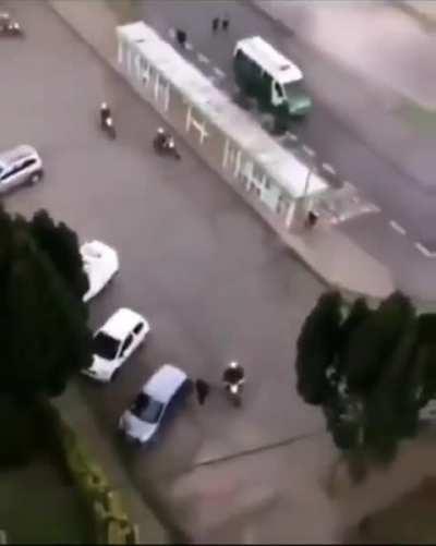 - Trouxe a maquete? | - Que maquete? | O resultado: