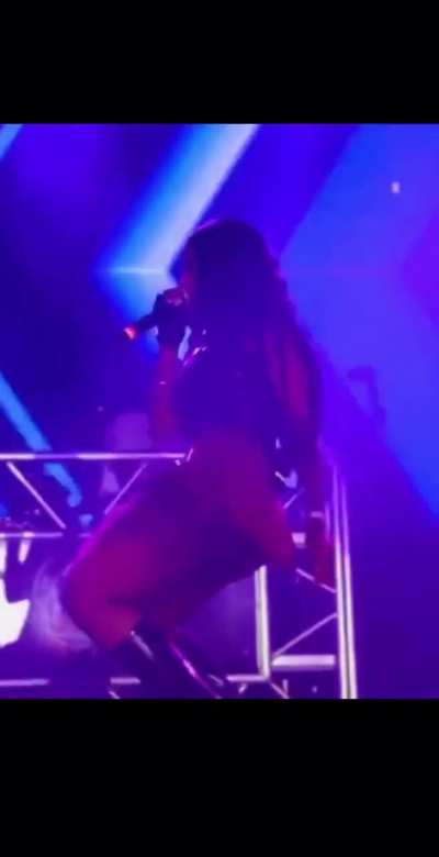 How is this not viral 🍑🍑