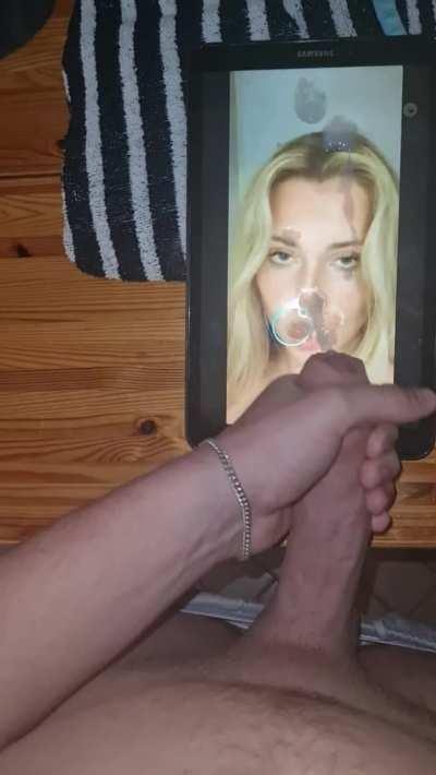 [Reddit] does she deserve more?