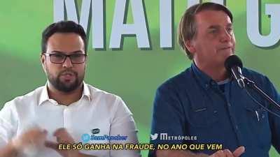 Sem provas, o presidente Jair Bolsonaro disse que Lula foi colocado em liberdade para ser eleito por meio de uma fraude. Ele voltou a defender o voto impresso para impedir que o país 